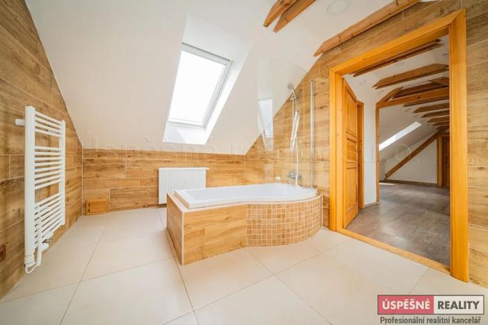 Prodej komerční nemovitosti, Chožov, 737 m2