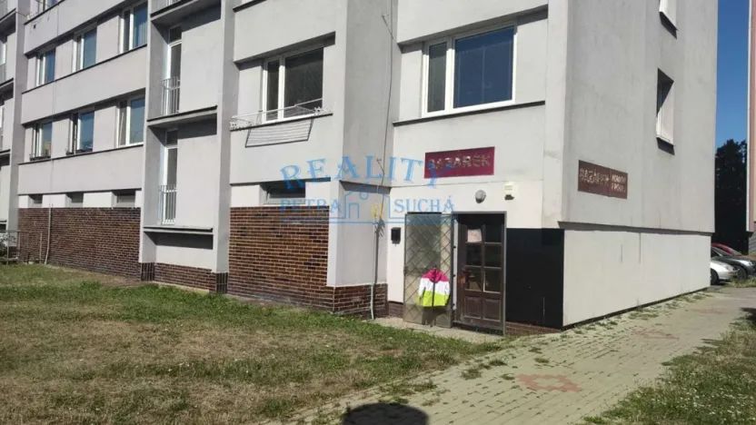 Pronájem obchodního prostoru, Roudnice nad Labem, Alej 17. listopadu, 32 m2
