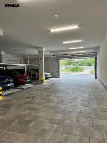 Pronájem garážového stání, Praha - Libeň, Primátorská, 2590 m2