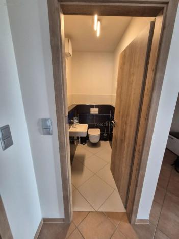 Pronájem bytu 3+kk, Praha, Thomasova, 87 m2