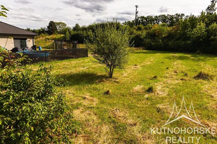 Prodej pozemku pro bydlení, Močovice, 2044 m2