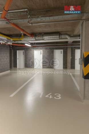 Pronájem garážového stání, Praha - Hostavice, 13 m2