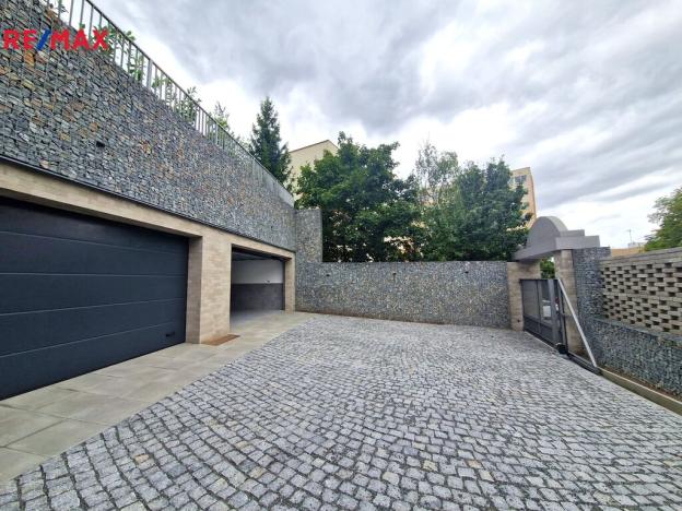 Pronájem bytu 6+kk a větší, Praha - Braník, Branická, 335 m2