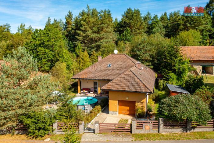 Prodej rodinného domu, Hajany, 285 m2