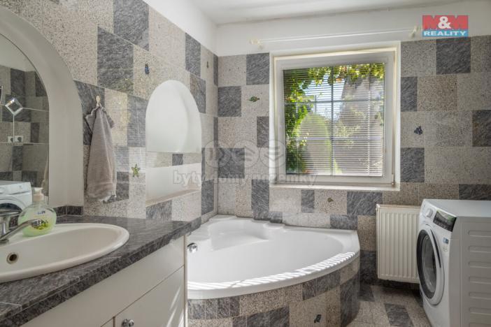 Prodej rodinného domu, Hajany, 285 m2