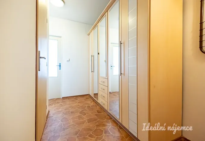 Pronájem bytu 2+kk, Praha - Černý Most, Doležalova, 45 m2