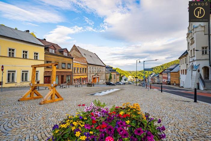 Prodej bytu 2+kk, Jáchymov, náměstí Republiky, 64 m2