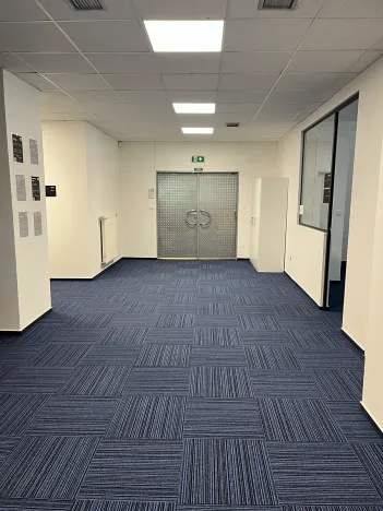 Pronájem kanceláře, Praha - Holešovice, Jankovcova, 279 m2