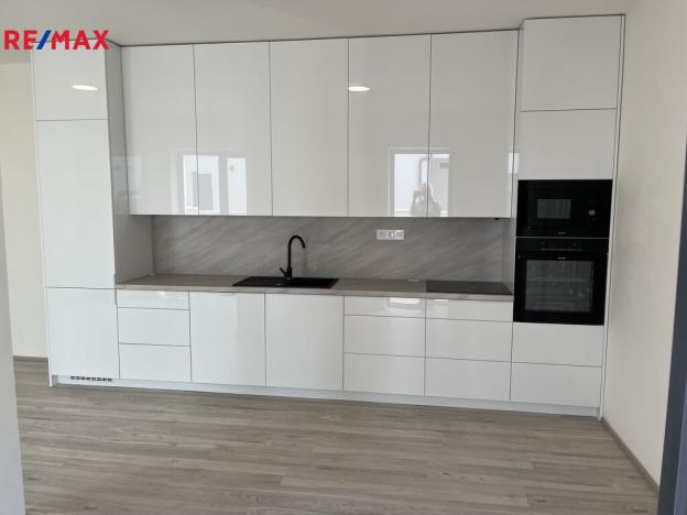 Pronájem bytu 2+kk, Zlín, Tyršovo nábřeží, 66 m2