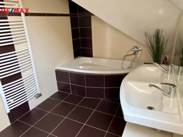 Prodej rodinného domu, Křenice, K Aleji, 166 m2