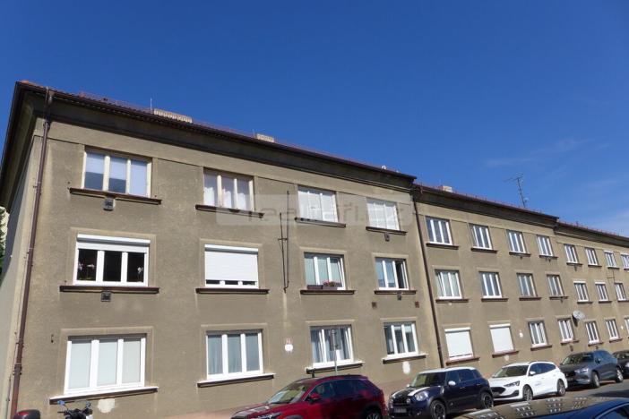 Prodej bytu 2+1, Plzeň - Doubravka, Železničářská, 63 m2