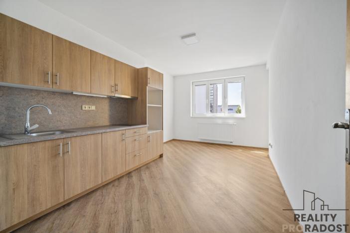 Pronájem bytu 2+kk, Pardubice, Pernerova, 60 m2