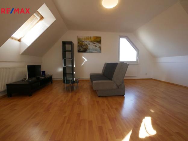 Pronájem bytu 1+1, Nupaky, Luční, 52 m2