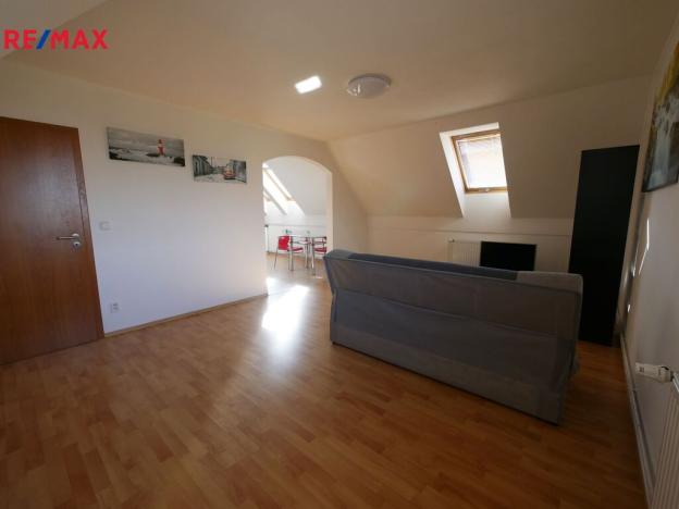 Pronájem bytu 1+1, Nupaky, Luční, 52 m2