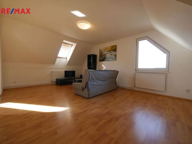 Pronájem bytu 1+1, Nupaky, Luční, 52 m2