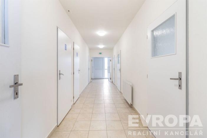 Pronájem skladu, Havlíčkův Brod, okres havlíčkův brod, 8000 m2