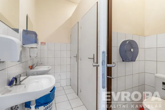 Pronájem skladu, Havlíčkův Brod, okres havlíčkův brod, 8000 m2