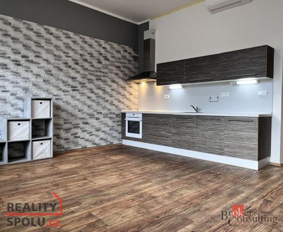 Pronájem bytu 2+kk, Žatec, Otokara Březiny, 52 m2
