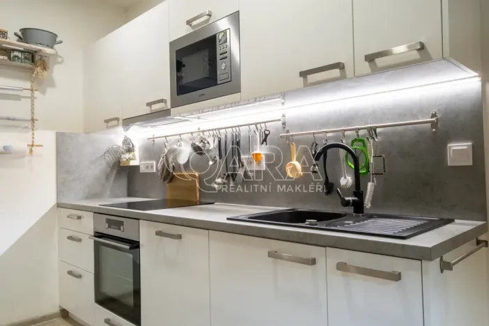 Prodej bytu 2+1, Cerhenice - Cerhýnky, 66 m2