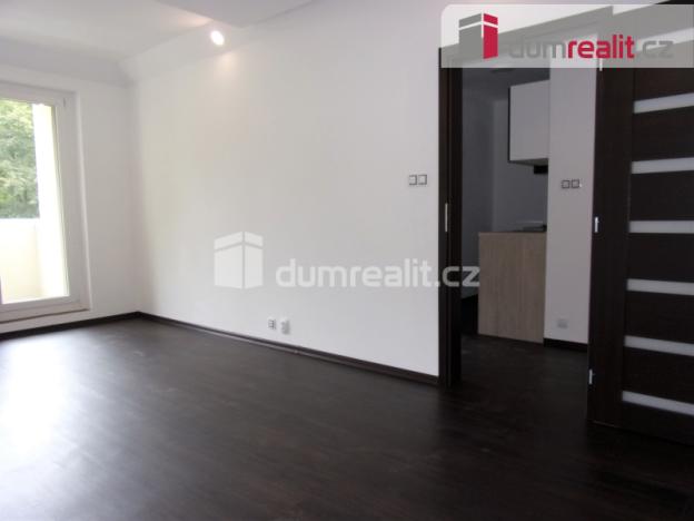 Pronájem bytu 2+1, Karlovy Vary, Charkovská, 48 m2