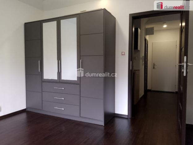 Pronájem bytu 2+1, Karlovy Vary, Charkovská, 48 m2