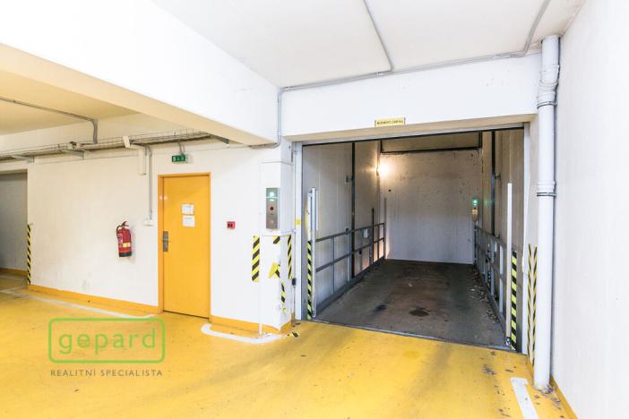 Pronájem garážového stání, Praha - Žižkov, Dalimilova, 14 m2