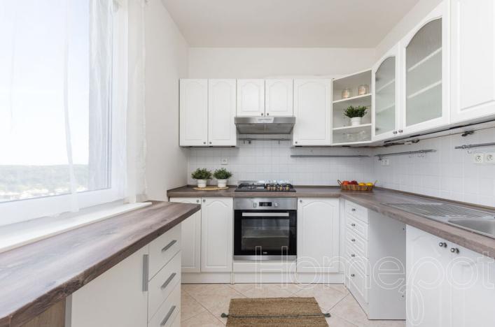 Pronájem bytu 3+1, Praha, Hviezdoslavova, 55 m2