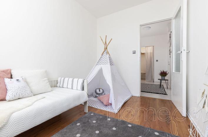 Pronájem bytu 3+1, Praha, Hviezdoslavova, 55 m2