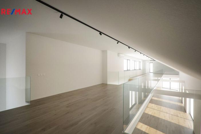 Pronájem obchodního prostoru, Měnín, 444 m2