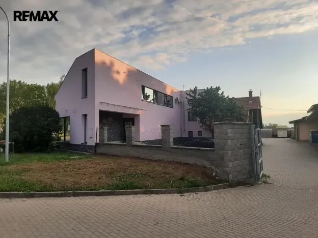 Pronájem obchodního prostoru, Měnín, 444 m2