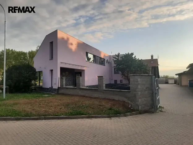 Pronájem obchodního prostoru, Měnín, 444 m2