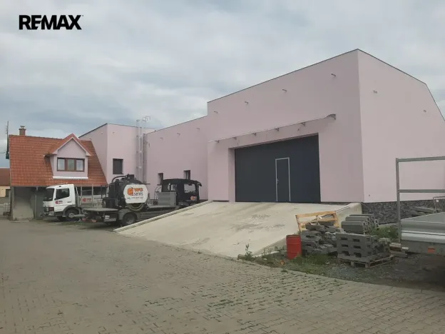 Pronájem obchodního prostoru, Měnín, 444 m2