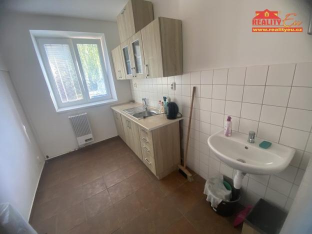 Pronájem skladu, Česká Skalice, Křenkova, 4200 m2