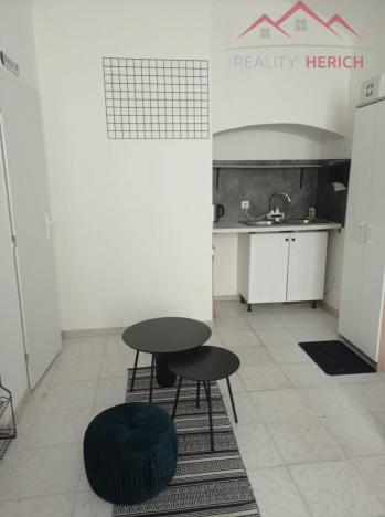 Pronájem obchodního prostoru, Chomutov, náměstí 1. Máje, 25 m2