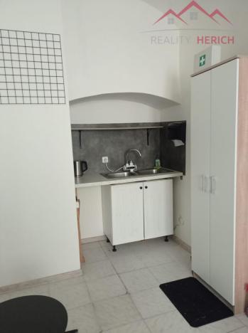 Pronájem obchodního prostoru, Chomutov, náměstí 1. Máje, 25 m2