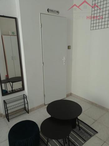 Pronájem obchodního prostoru, Chomutov, náměstí 1. Máje, 25 m2
