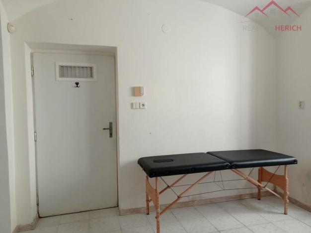 Pronájem obchodního prostoru, Chomutov, náměstí 1. Máje, 25 m2