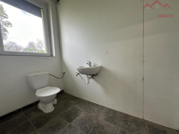 Pronájem výrobních prostor, Březno - Střezov, 1200 m2