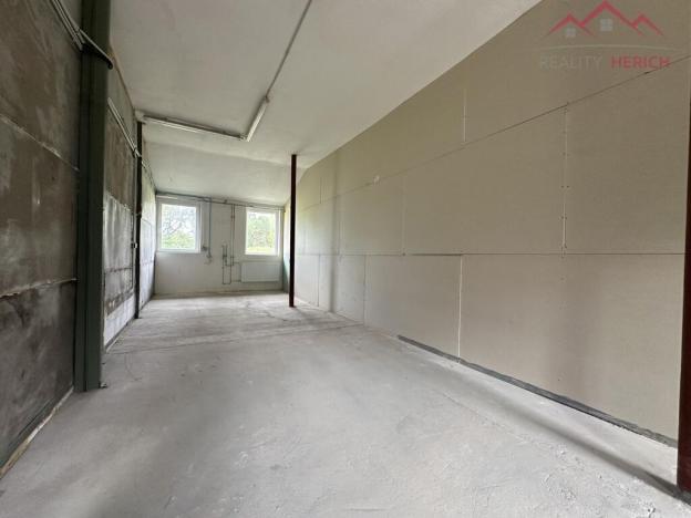 Pronájem výrobních prostor, Březno - Střezov, 1200 m2