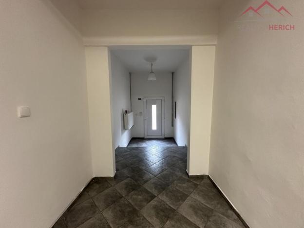 Pronájem výrobních prostor, Březno - Střezov, 1200 m2