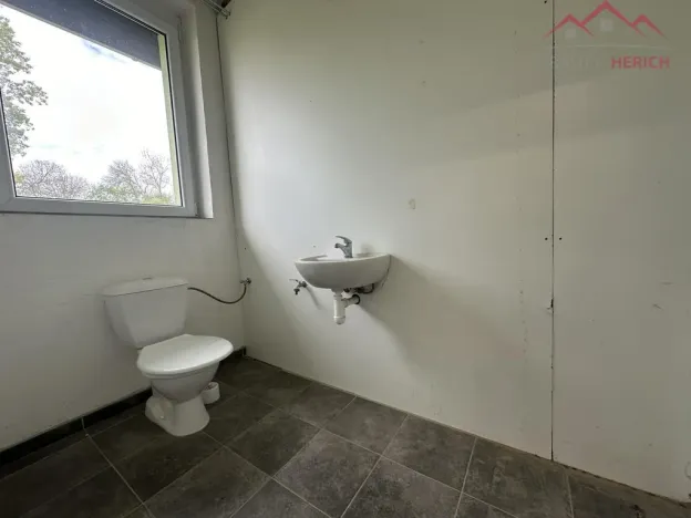 Pronájem výrobních prostor, Březno - Střezov, 1200 m2