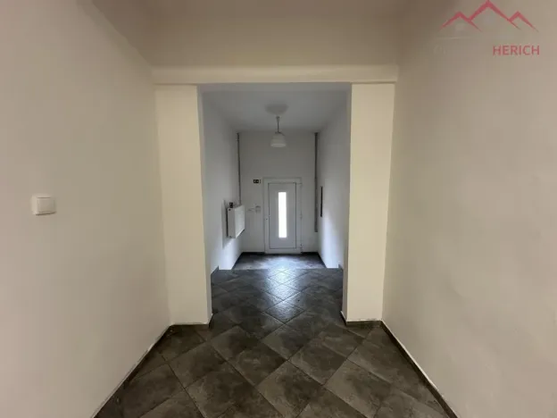 Pronájem výrobních prostor, Březno - Střezov, 1200 m2