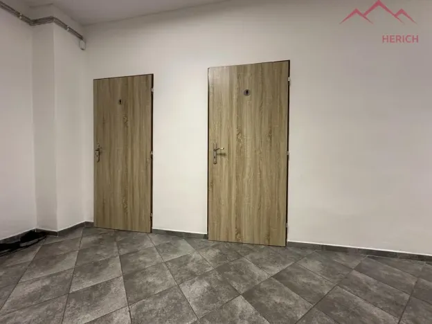 Pronájem výrobních prostor, Březno - Střezov, 1200 m2