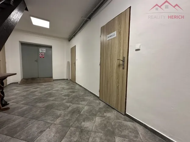 Pronájem výrobních prostor, Březno - Střezov, 1200 m2