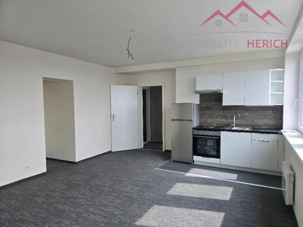 Pronájem bytu 1+kk, Chomutov, Žižkovo náměstí, 34 m2