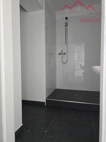 Pronájem bytu 1+kk, Chomutov, Žižkovo náměstí, 26 m2