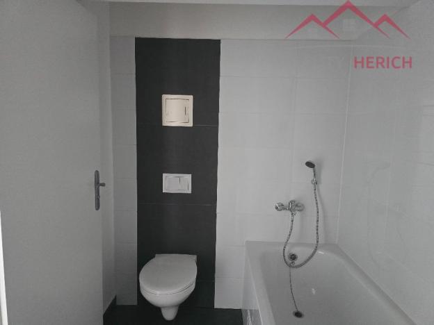 Pronájem bytu 1+kk, Chomutov, Žižkovo náměstí, 27 m2