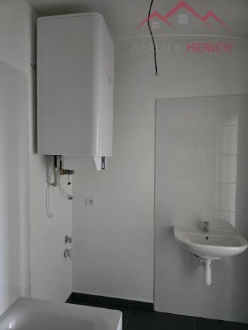 Pronájem bytu 1+kk, Chomutov, Žižkovo náměstí, 27 m2