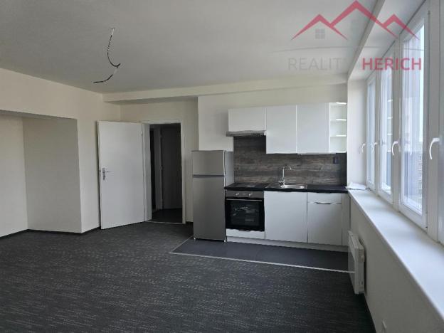 Pronájem bytu 1+kk, Chomutov, Žižkovo náměstí, 35 m2