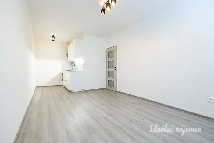 Pronájem bytu 2+kk, Praha - Střížkov, K lipám, 38 m2